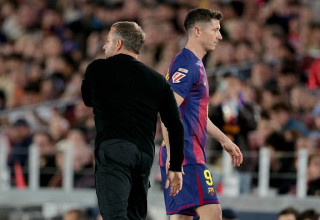 רוברט לבנדובסקי והאנזי פליק (צילום: Soccrates Images)