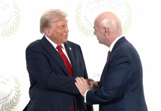 נשיא פיפ"א נפגש עם נשיא ארצות הברית טראמפ, בשארם א-שייח, מצרים. (צילום: צילום מסך, רויטרס)