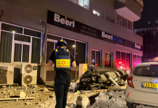 זירת הנפילה ברמת גן (צילום: מד"א)