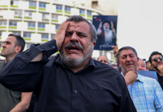 איראני בוכה (צילום:  ATTA KENARE/AFP via Getty Images)