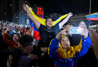 חגיגות ענק בערי ונצואלה אחרי הזכייה באליפות העולם בבייסבול (צילום: רויטרס)