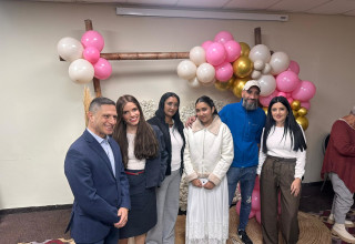 גם רוביק דנילוביץ הגיע. אירוע בת המצווה של הודיה אבסקר (צילום: באדיבות המשפחה)