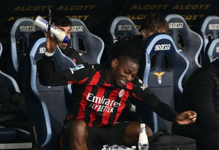 לאאו זועם בחילוף (צילום: Gettyimages)