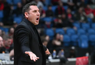 מחצית ראשונה שיעדיף לשכוח. אלון (צילום: ברני ארדוב)