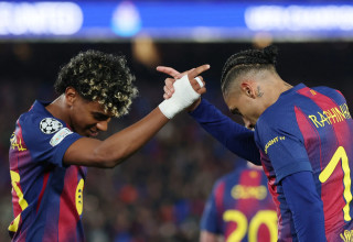 ראפיניה ולאמין ימאל חוגגים במדי ברצלונה (צילום: GettyImages)