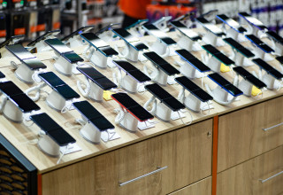 חנות טלפונים (צילום: שאטרסטוק)