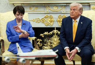 נשיא ארצות הברית דונלד טראמפ וראש ממשלת יפן סנאה טאקאיצ'י (צילום: רויטרס)