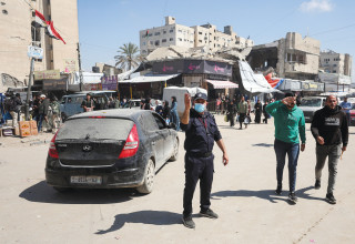 שוטר של חמאס ברחוב בעזה, ינואר 2026 (צילום: רויטרס)