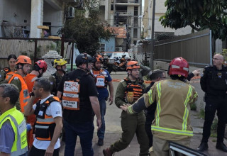 זירת הנפילה ברחובות (צילום: איחוד הצלה)