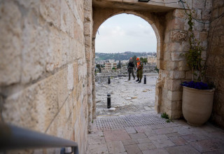 פעילות פיקוד העורף באתר הנפילה בירושלים (צילום: דובר צהל)