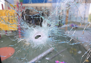 נזק בגן ילדים בראשון לציון בעקבות ירי טילים מאיראן (צילום: אבשלום ששוני)