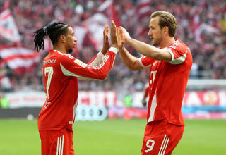 הארי קיין ומייקל אוליסה שחקני באיירן מינכן חוגגים (צילום: GettyImages)