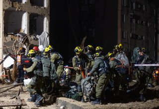 זירת נפילת הטיל האיראני בערד (צילום: חיים גולדברג פלאש 90)