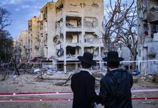 זירת נפילת הטיל האיראני בערד (צילום: חיים גולדברג פלאש 90)