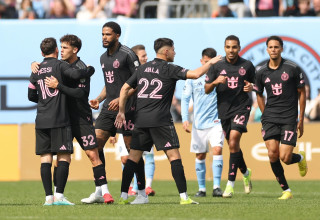 שחקני אינטר מיאמי חוגגים עם ליאונל מסי (צילום: GettyImages, Sarah Stier)