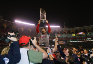 "הקאמבק: בוסטון רד סוקס 2004" (צילום: Brad Mangin)