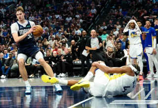 החברים מזועזעים מאחור (צילום: GettyImages)