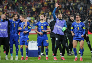 שחקני נבחרת בוסניה חוגגים את ההעפלה למשחקי הפלייאוף (צילום: Vasile Mihai-Antonio)