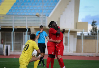 דניאל דאפה חוגג עם רוי קורין, הפועל תל אביב (צילום: אתר רשמי, הפועל תל אביב)