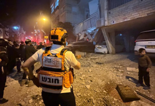 פגיעה במבנה בפתח תקווה (צילום: שימוש לפי סעיף 27 א')