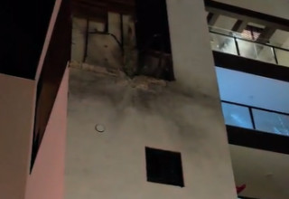 הממ"ד שספג פגיעה בפתח תקווה (צילום: אלון חכמון)