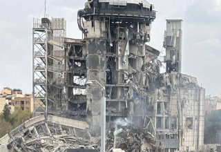 בניין של ארגון תעשיות האלקטרוניקה של משרד ההגנה האיראני אחרי תקיפת חיל האוויר (צילום: ללא קרדיט)