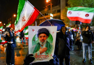 הפגנת תמיכה במשטר האיראני בטהרן (צילום: רויטרס)