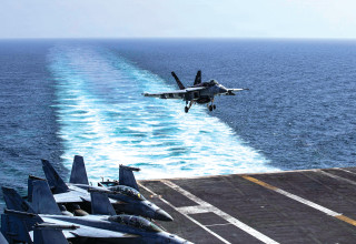 נושאת המטוסים אברהם לינקולן (צילום: רויטרס)