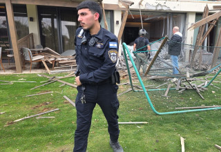 תיעוד הפגיעה במלון בהרצליה (צילום: דוברות המשטרה)