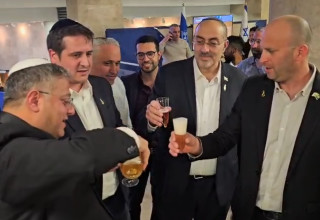 בקואליציה חוגגים: חוק עונש מוות למחבלים עבר בקריאה ראשונה (צילום: אברהם בלוך)