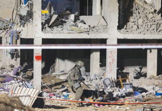 זירת הנפילה בערד (צילום: חיים גולדברג פלאש 90)