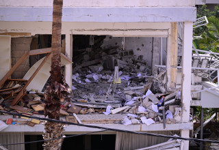 הבניין שנפגע ברמת גן (צילום: אבשלום ששוני)