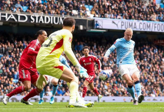 ארלינג הולאנד כובש (צילום: Carl Recine / Staff)