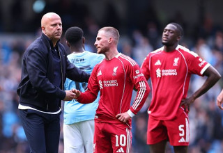 ארנה סלוט ואלכסיס מקאליסטר (צילום: Robbie Jay Barratt - AMA / Contributor)