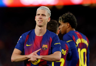 דני אולמו שחקן ברצלונה חוגג שער (צילום: רויטרס)