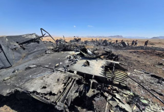 הריסות המטוס האמריקאי שהתרסק באיראן (צילום: רויטרס)