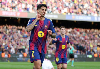 ז'ואאו קאנסלו חוגג במדי ברצלונה (צילום: LLUIS GENE)
