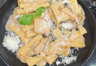 פסטה שמנת פטריות טריאקי (צילום: אסתר שכטמן)