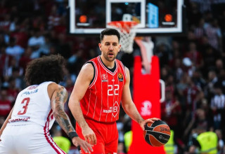 ואסיליה מיציץ' שחקן הפועל תל אביב (צילום: אתר רשמי, הפועל "IBI" תל אביב)