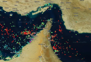 תנועה ימית במיצר הורמוז (צילום: CNN)