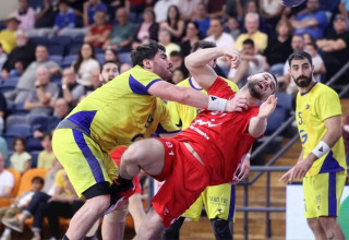 יונתן פלח, הפועל ראשון לציון (צילום: אתר רשמי, הדר ואן קולא, איגוד הכדוריד)