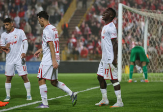 קינגס קאנגווה שחקן הפועל באר שבע חוגג שער (צילום: לירון מולדובן)