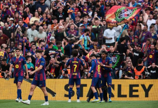 שחקני ברצלונה חוגגים (צילום: Gettyimages)