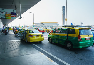 מוניות בשדה התעופה בבנגקוק (צילום: שאטרסטוק)