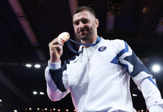 פיטר פלצ'יק עם מדליית הארד האולימפית, פריז 2024 (צילום: GettyImages)