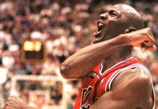 מייקל ג'ורדן במדי שיקגו בולס (צילום: ROBERT SULLIVAN)