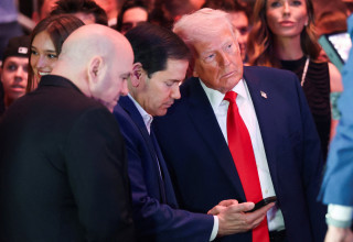 טראמפ ורוביו במהלך הקרב  (צילום: רויטרס)