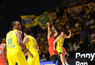 בשליטה כמעט מוחלטת. מיציץ' (צילום: אתר רשמי, Nikola Pazarski, הפועל "IBI" תל אביב)