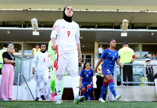 שחקנית נבחרת הנשים של איראן בכדורגל, זהרה גנבארי (צילום: GettyImages, Will Russell)