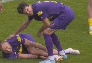 לואיס הולטבי נאנק מכאבים (צילום: Getty images)